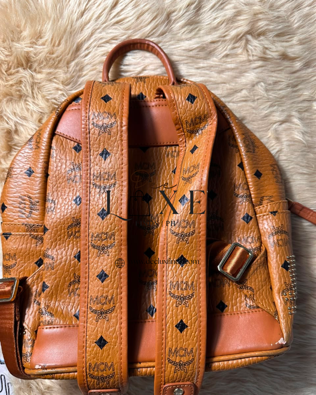 MCM Stark Mini - back panel with straps