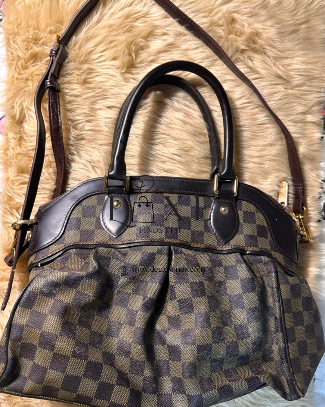 LV Trevi PM - bottom with brass feet