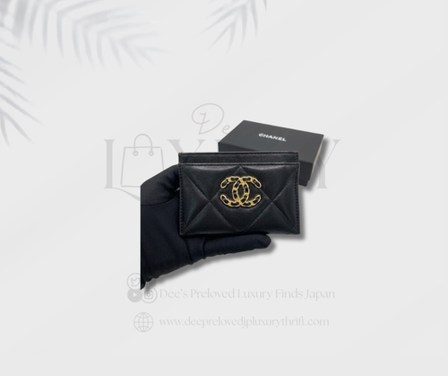 Chanel 19 Cardholder Diamond-Quilted Lambskin Leather