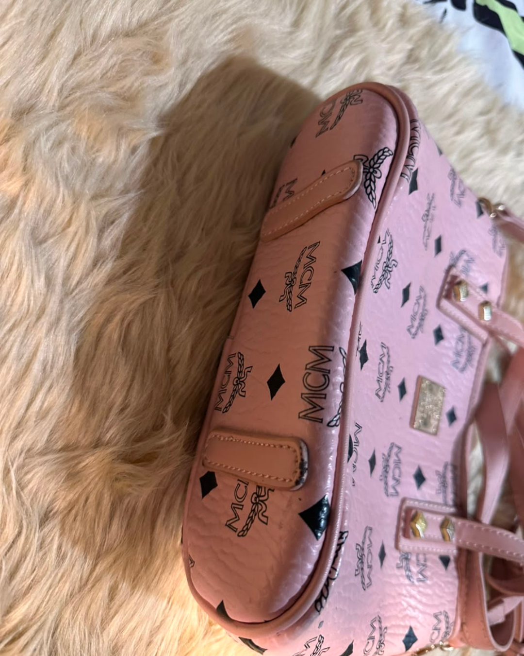 MCM Stark Mini Pink - back panel with scuff marks