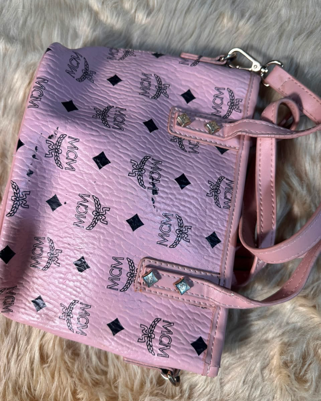 MCM Stark Mini Pink - side stud detail