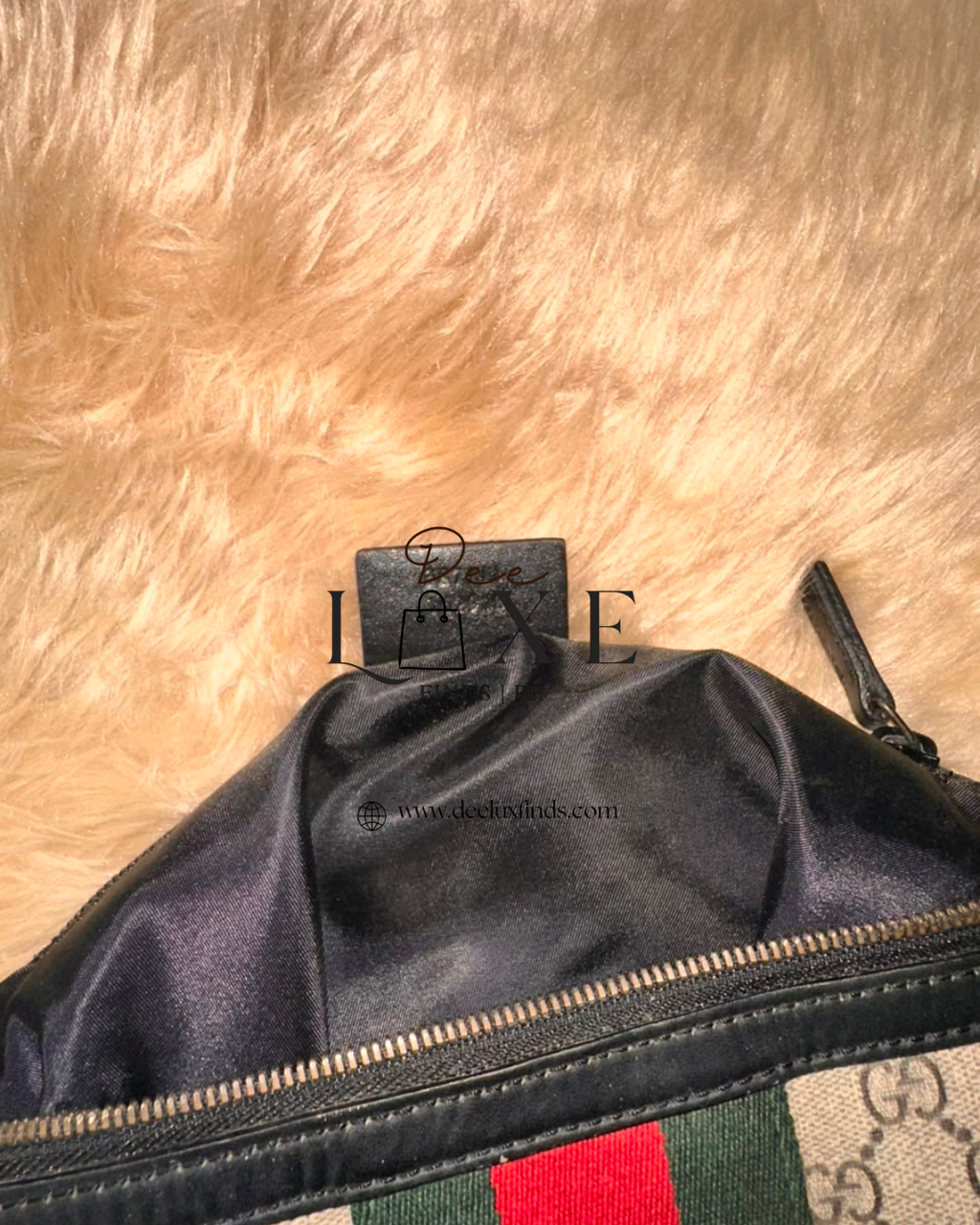 Gucci GG Supreme Messenger - serial tag